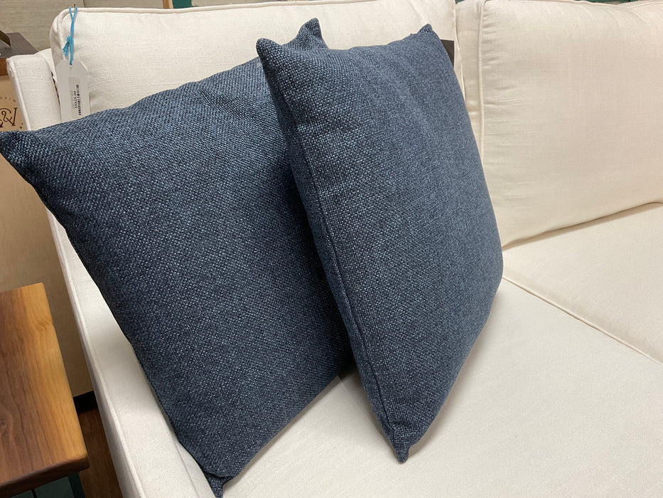 Indoor/Outdoor Pillow - Solid color