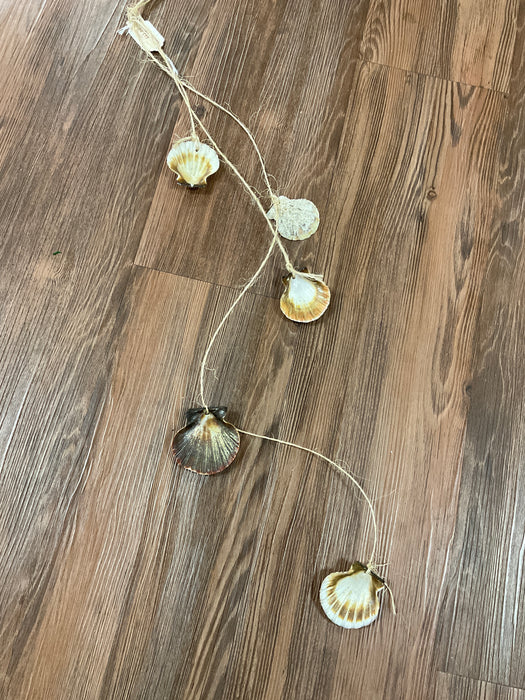 String of scalloped shells