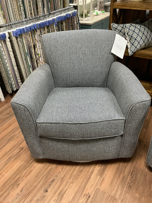 Kingman swivel chair