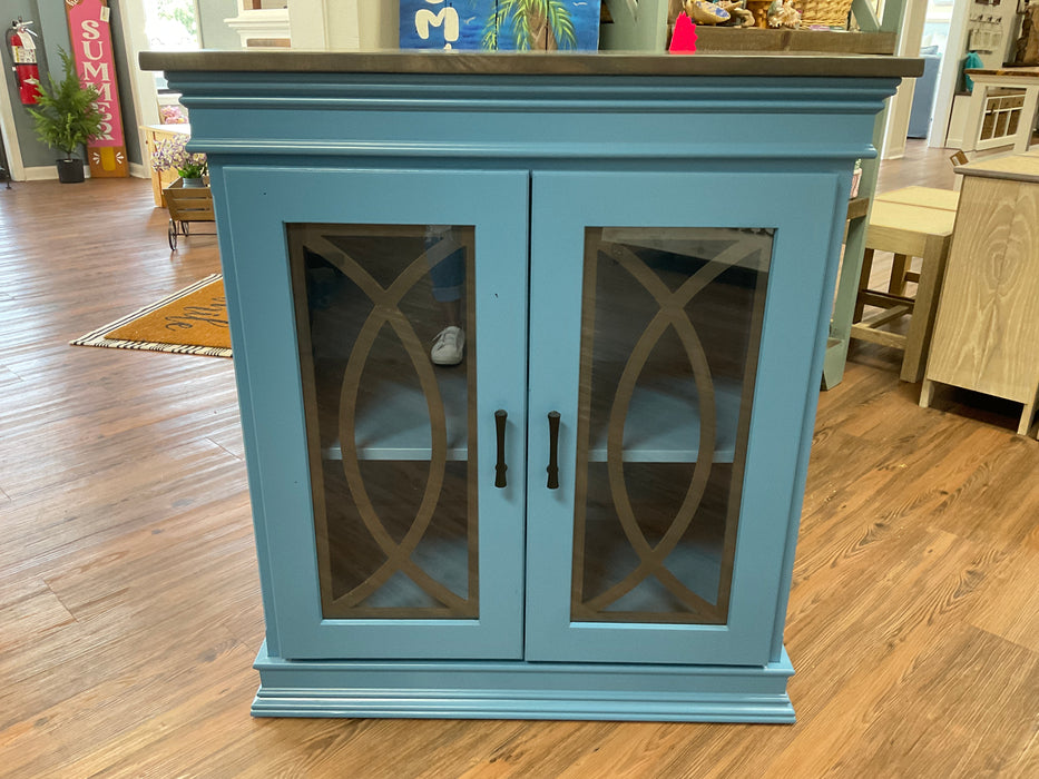Saline Cabinet - Glass Inserts
