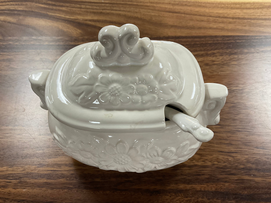 Soup Tureen w/ladle