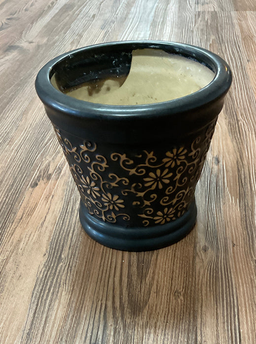 Planter w/flower design