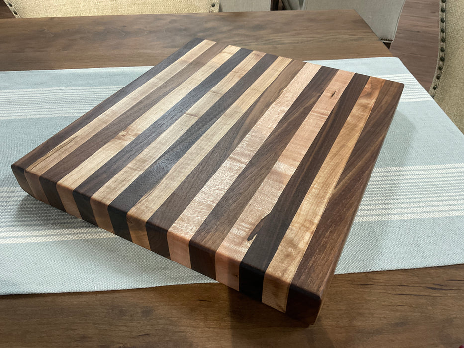 Cutting board - maple walnut