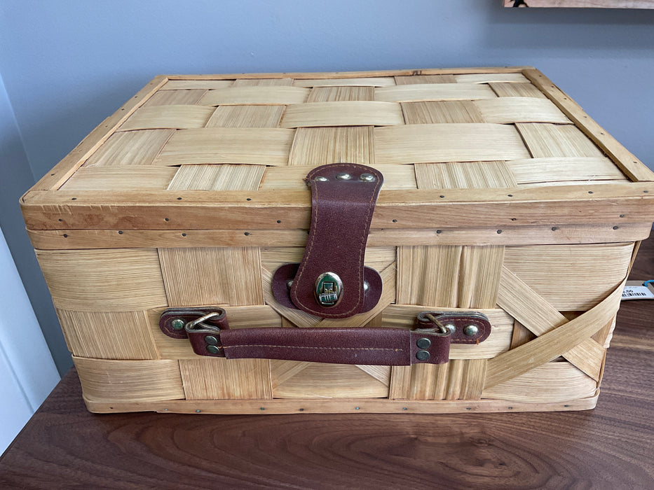 Picnic basket - woven