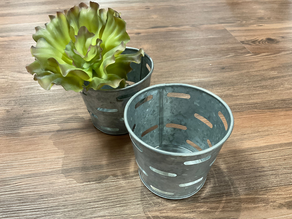 Slotted metal votive