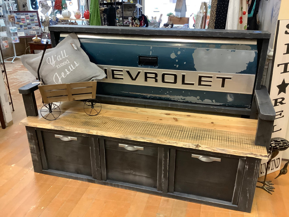 Tailgate bench