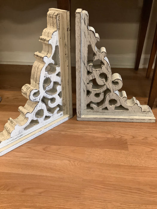 Antiqued white corbel large