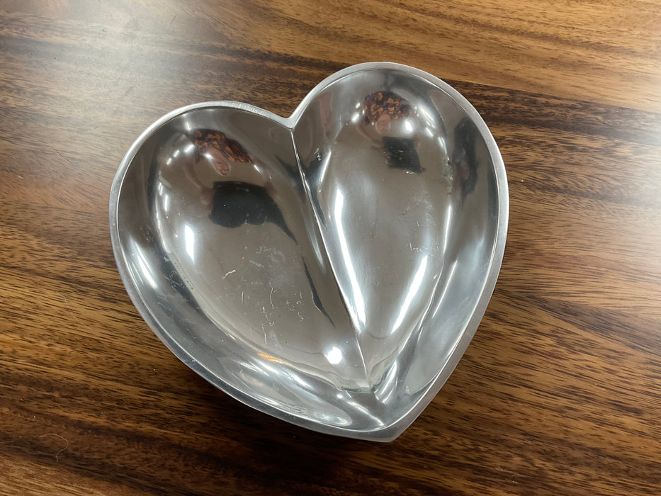Aluminum heart dish