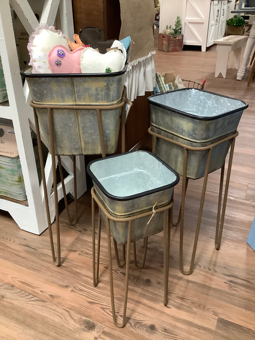 Square metal flower stand