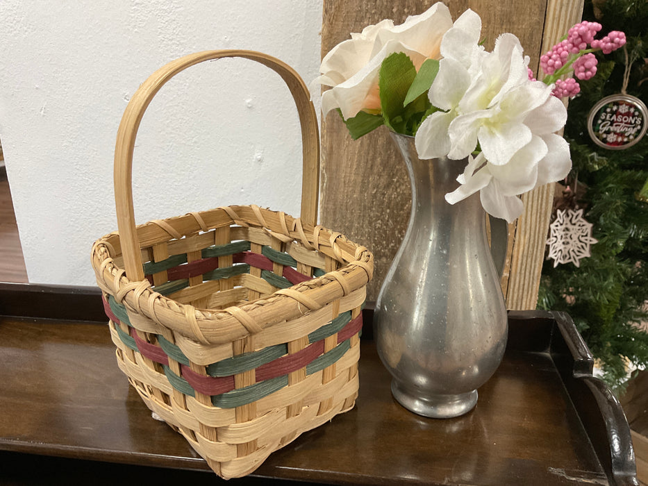 Small decorative basket