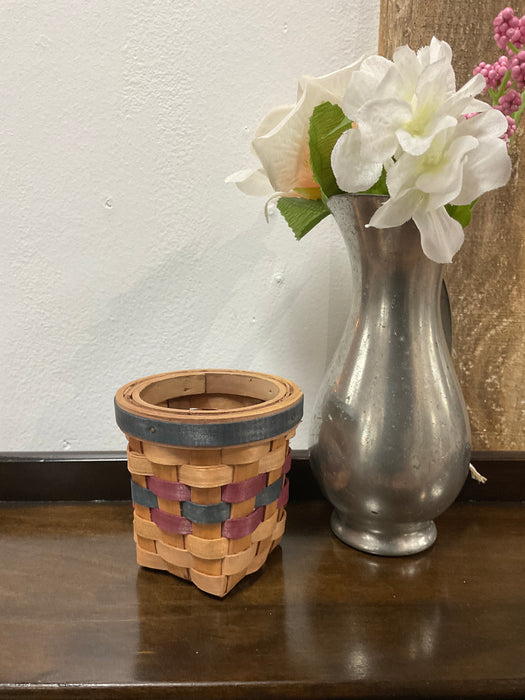 Small decorative basket