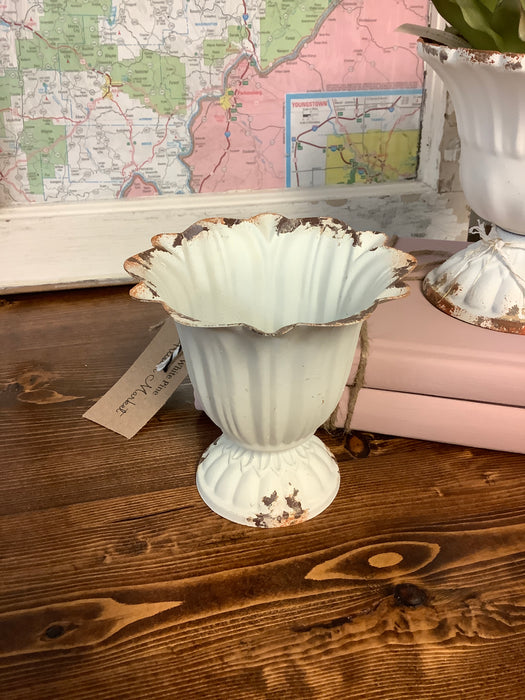 Scalloped cup