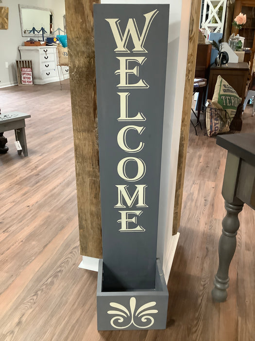 Welcome wood planter