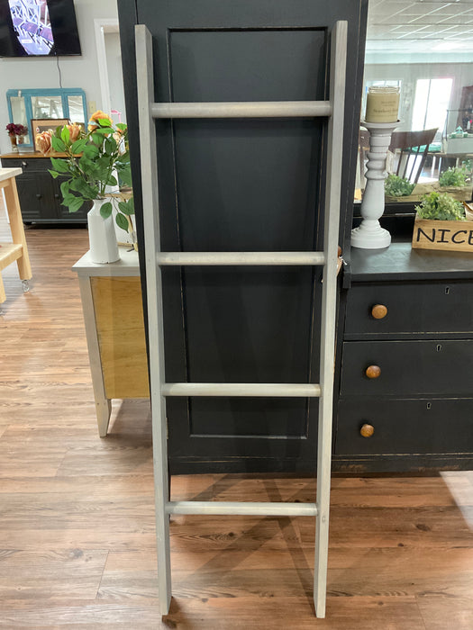 Wood blanket ladder