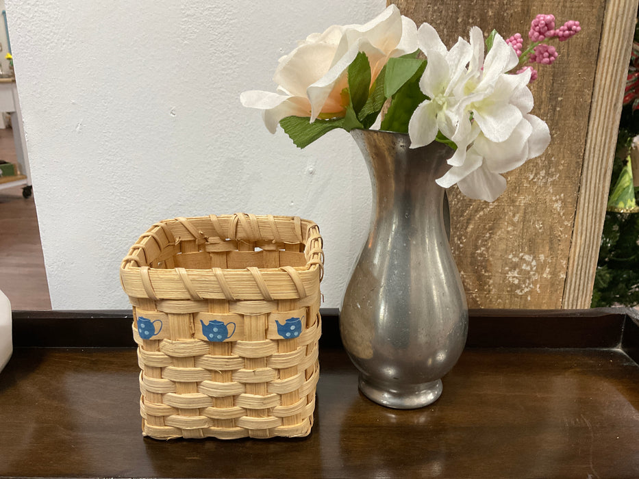 Small decorative basket