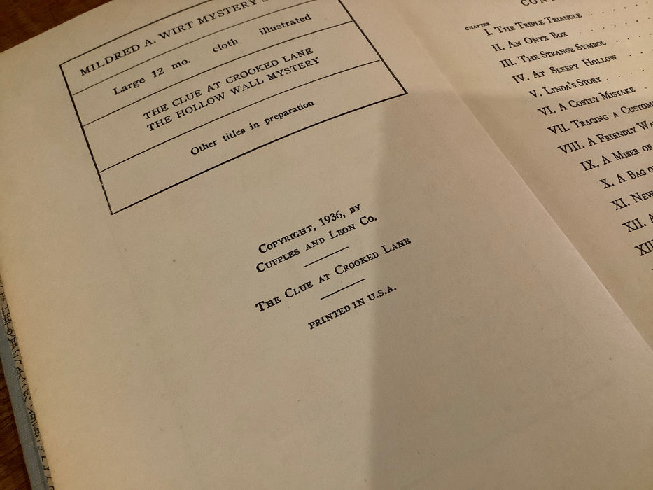 Vintage book - The clue at crooked lane