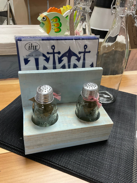 Pallet wood napkin holder