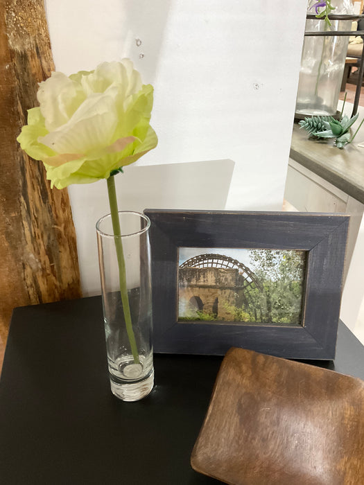 Straight glass bud vase