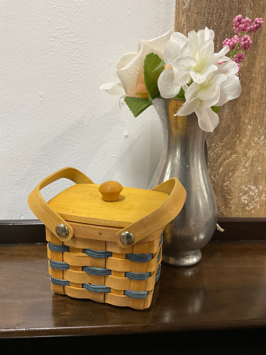 Small decorative basket
