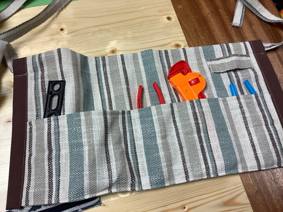Half apron waist with pockets