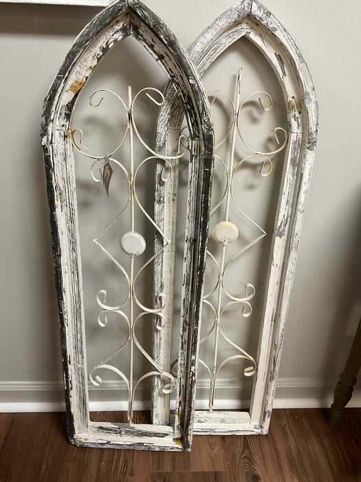 Decorative window pointed top with iron