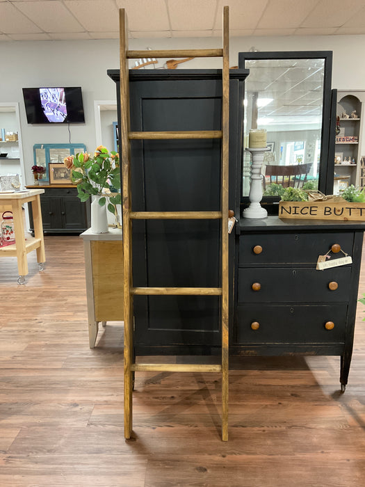 Wood blanket ladder