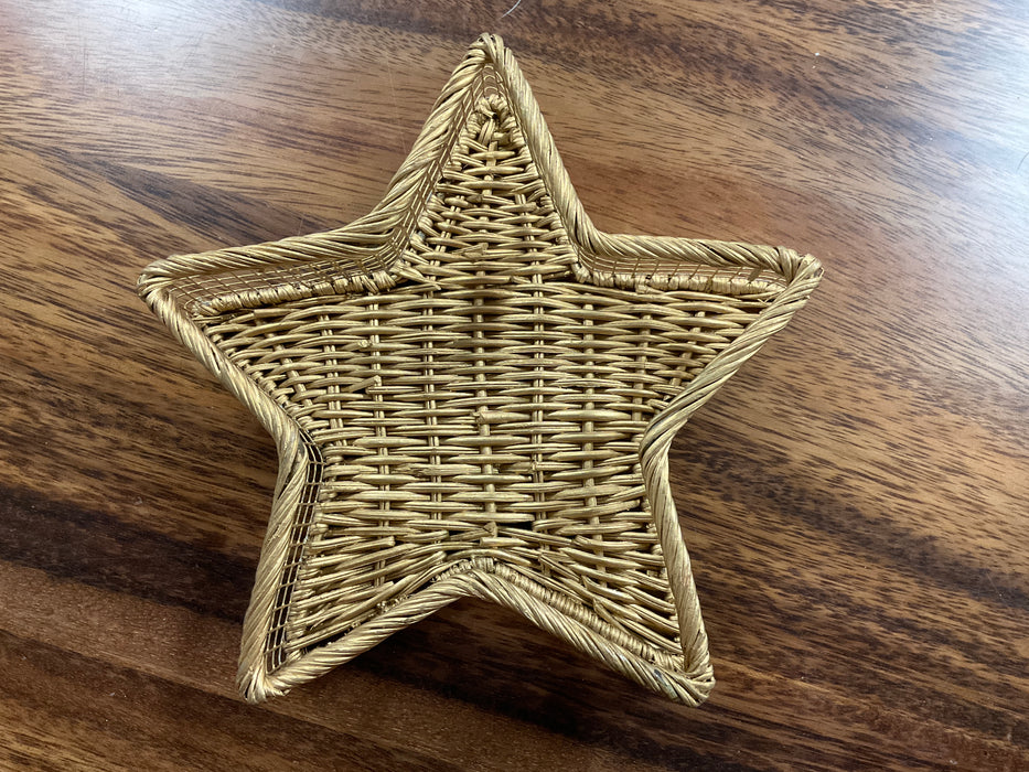 Star shaped gold basket