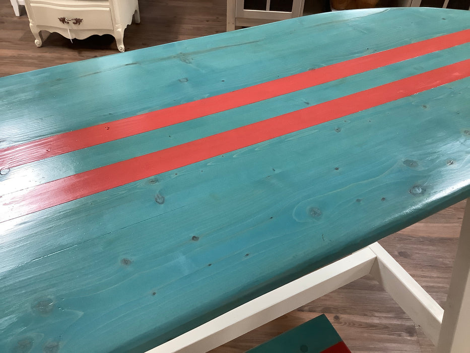 Surfboard table with 2 bar stools