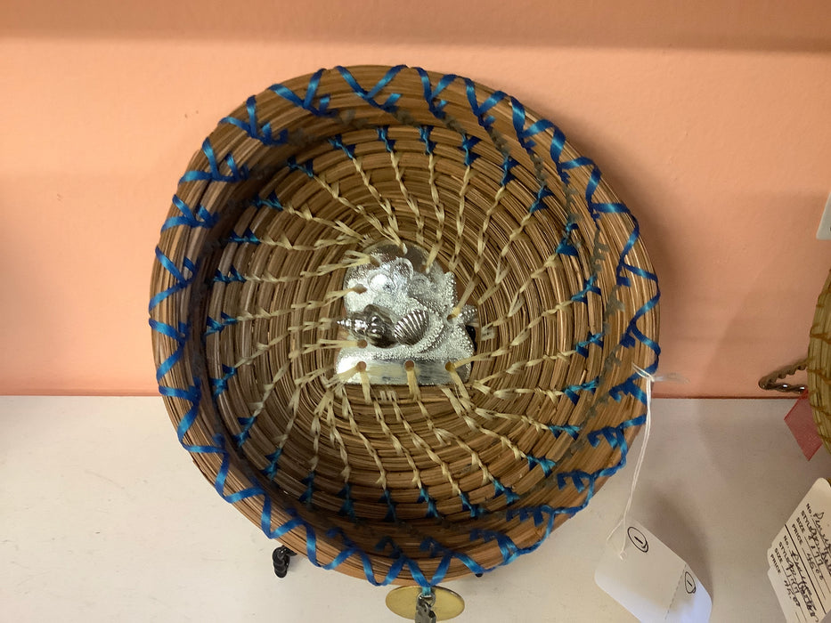 Silver shells base pine needle basket