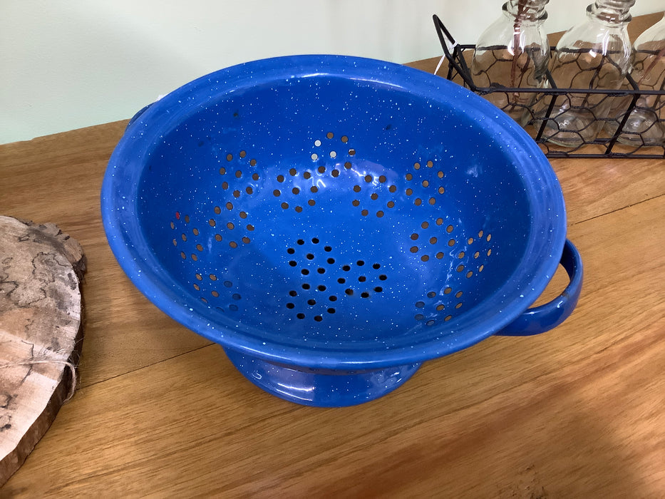 Enamel ware colander