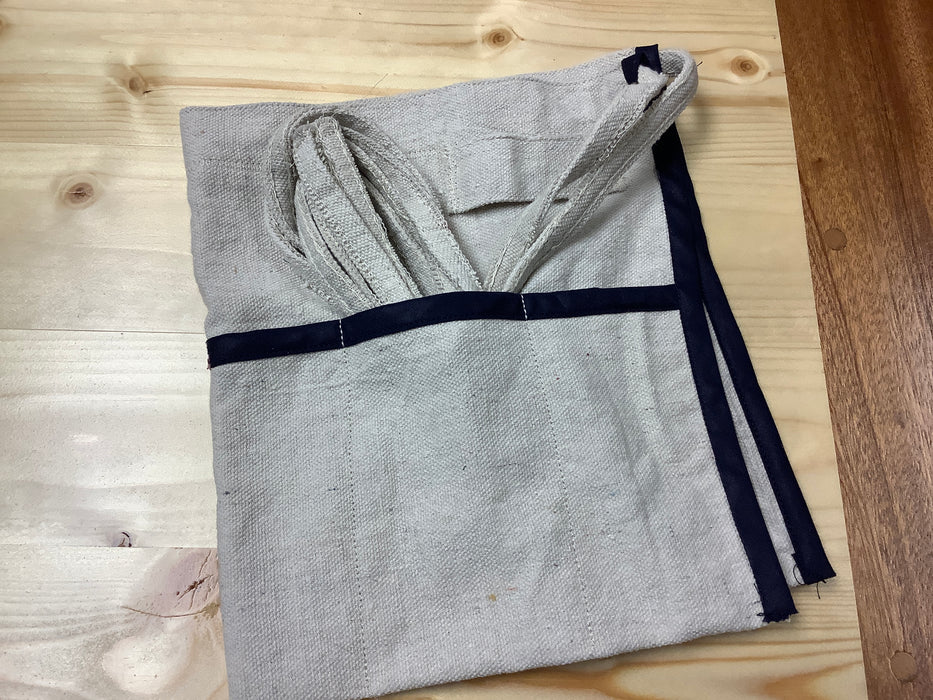 Half apron waist with pockets