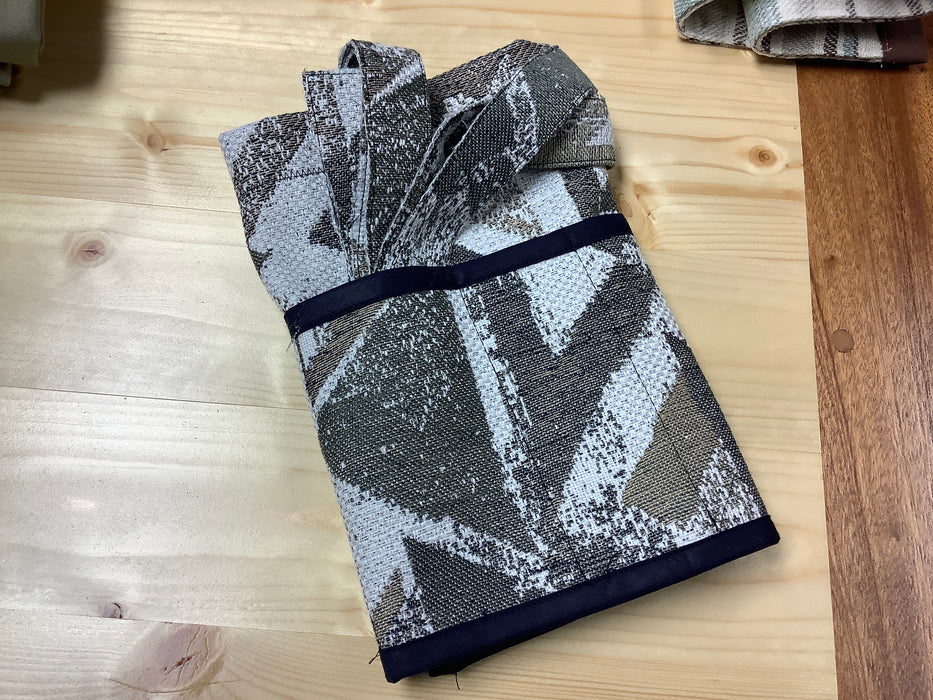 Half apron waist with pockets