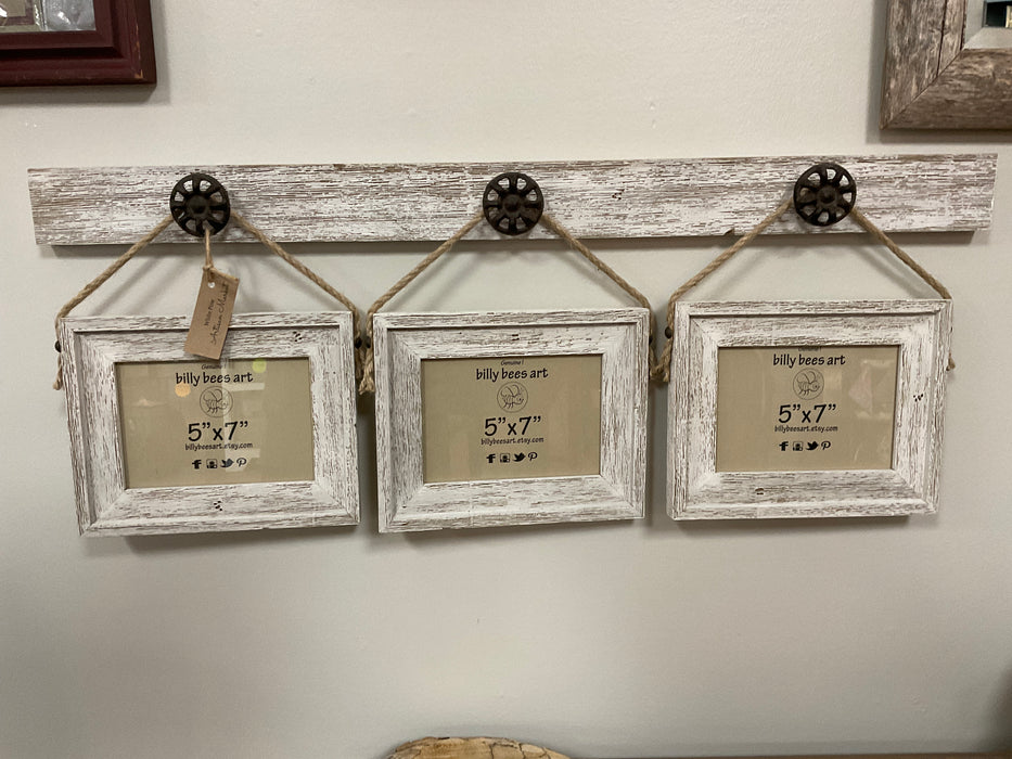 Photo frame hanging bar collage