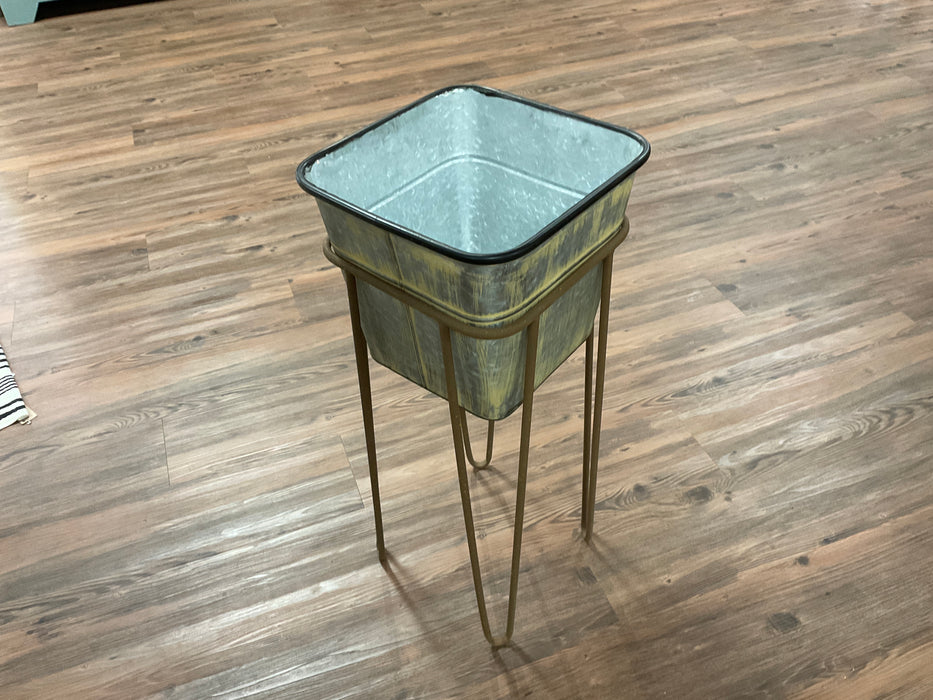 Square metal flower stand