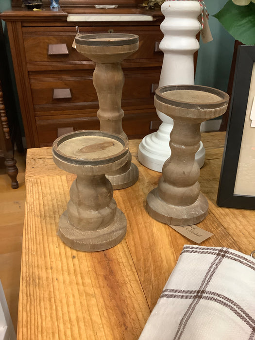 Wooden pillar candle holder
