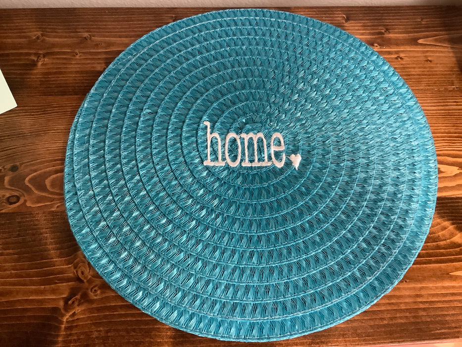Embroidered placemats round