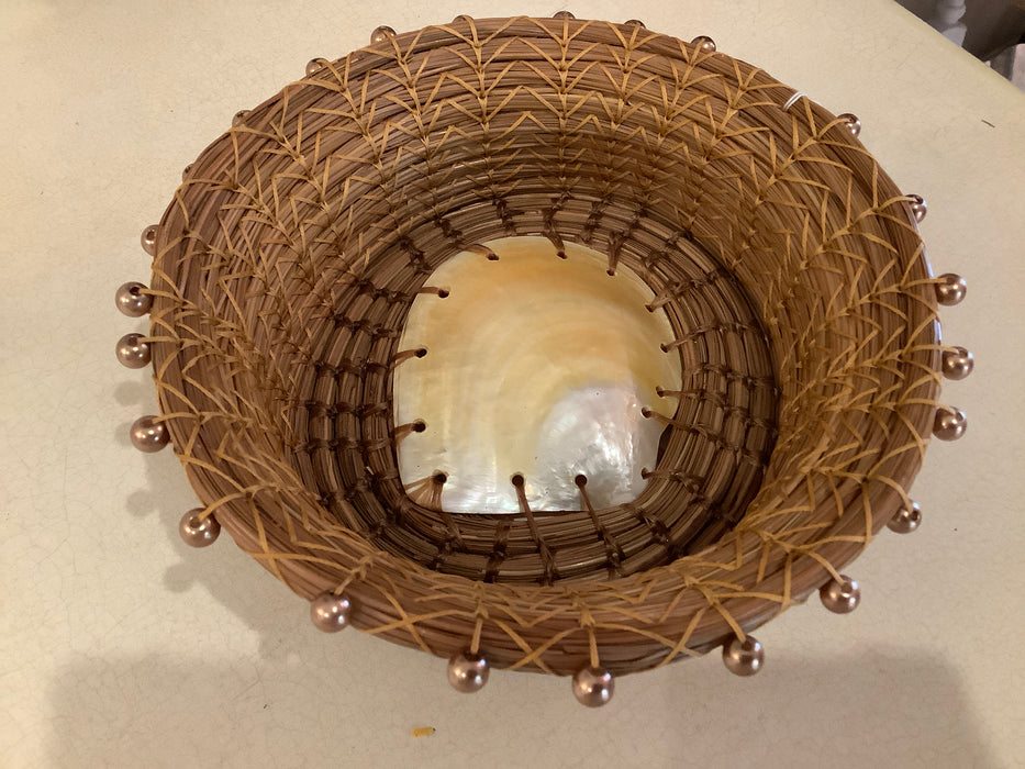 Pine needle basket with pearlescent shell
