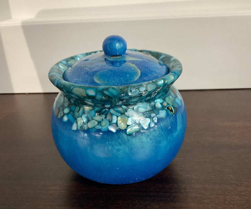 Round resin jar with lid