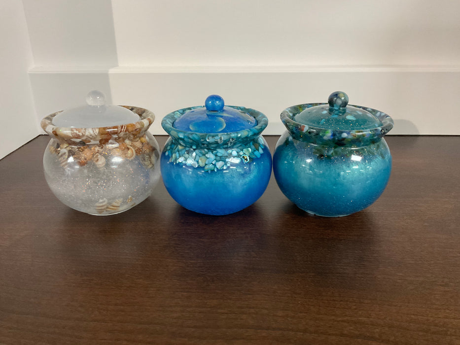 Round resin jar with lid