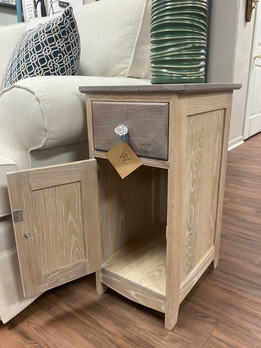 Wixom End Table - Oak