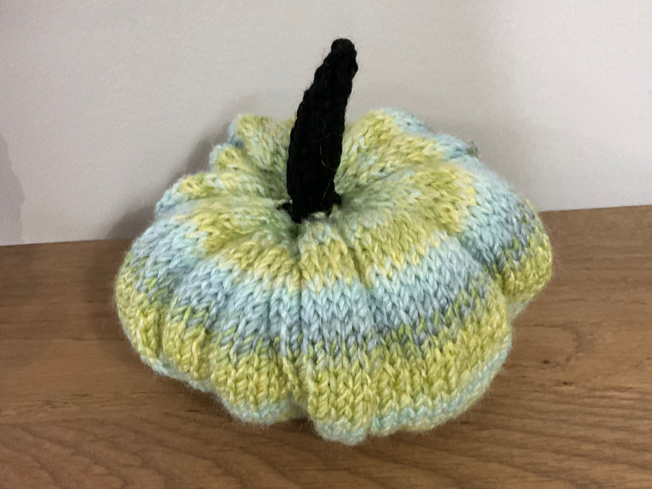 Knit pumpkin - medium
