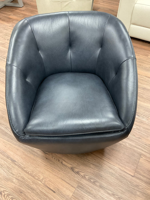 Wade swivel chair