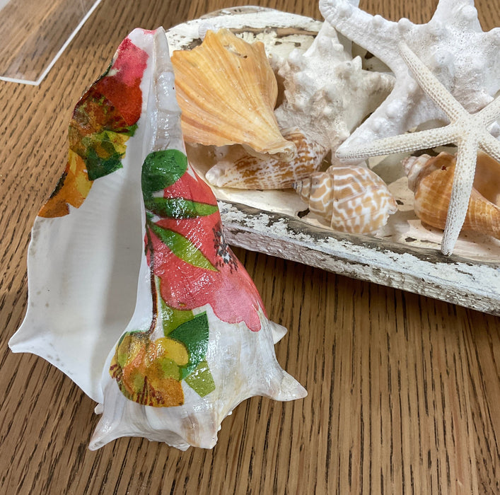 Decoupage whelk shell - flowers