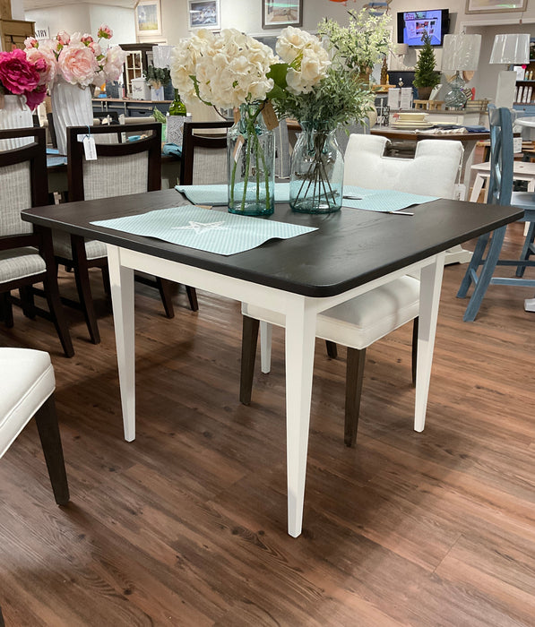 Grandville dining table - oak