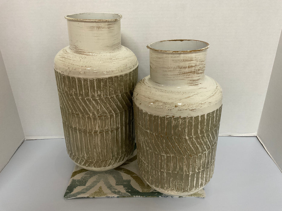 Metal Vase - Ivory distress