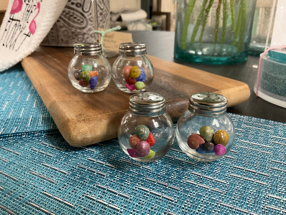 Mini Salt and pepper shaker with shells