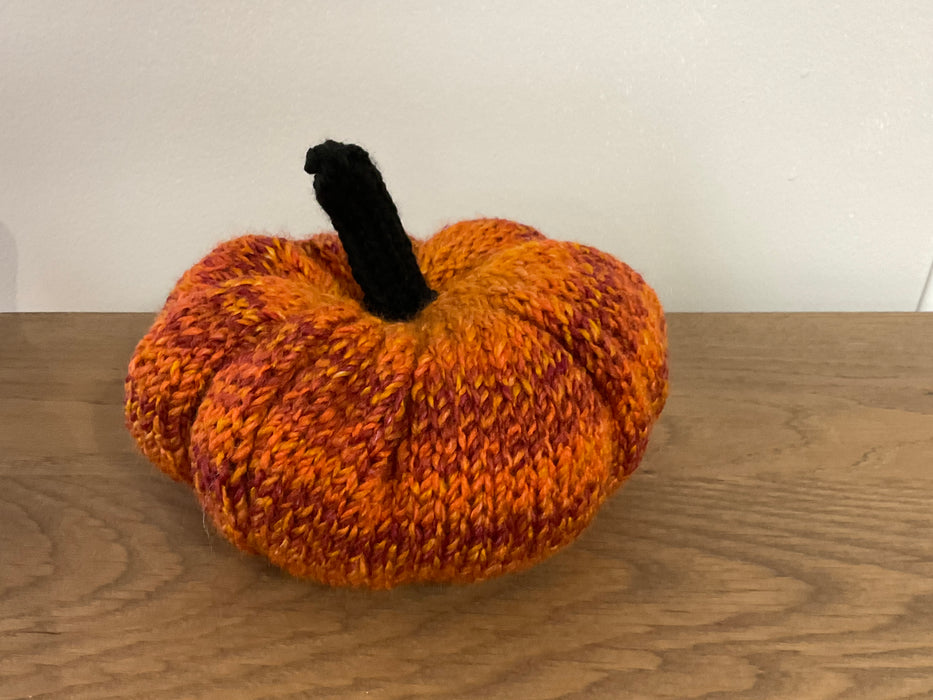 Knit pumpkin - medium