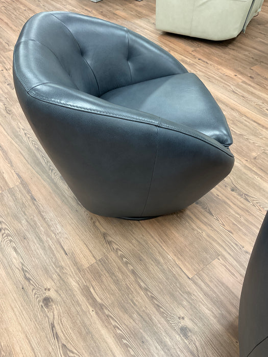 Wade swivel chair