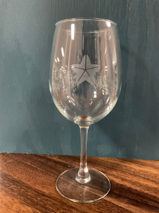 Etched starfish stemmed wine glass