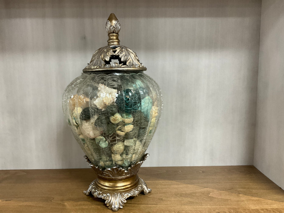 Decorative potpourri glass jar with lid